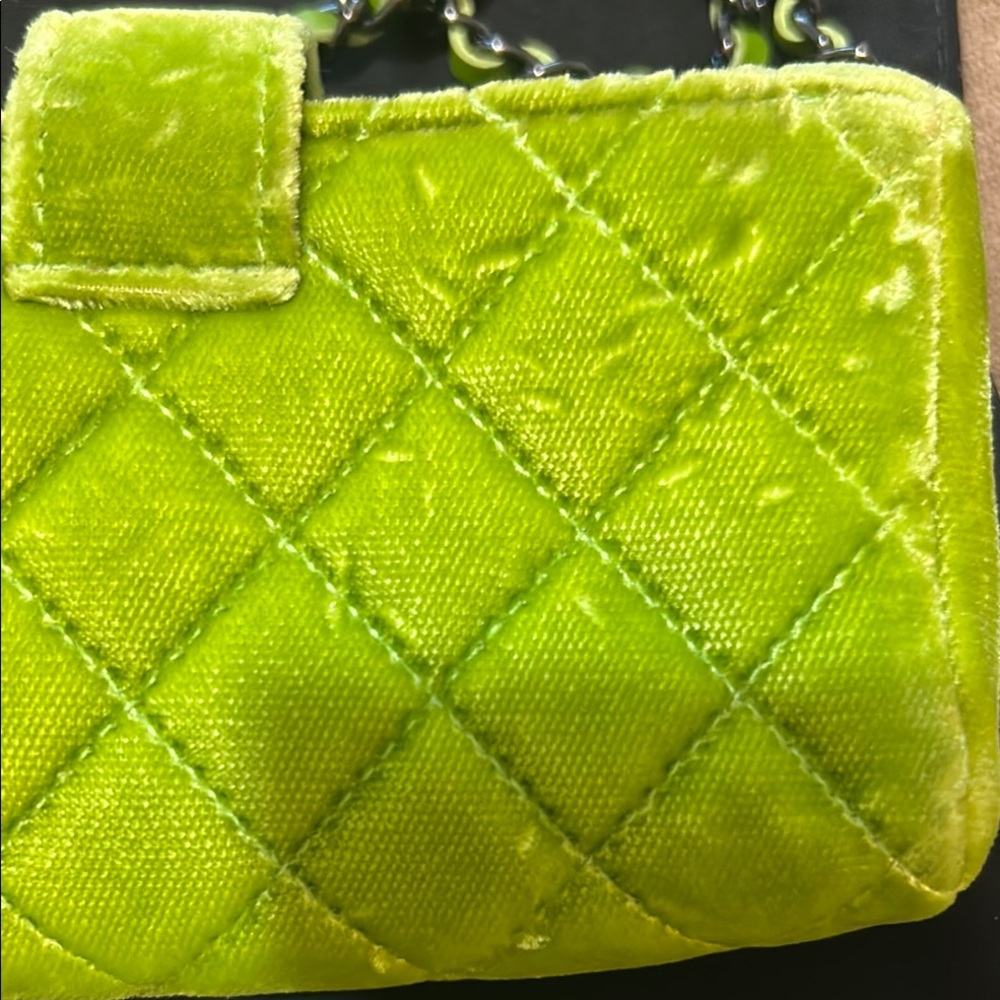 Chanel Green Quilted Women's Bag - Picture 4 of 10